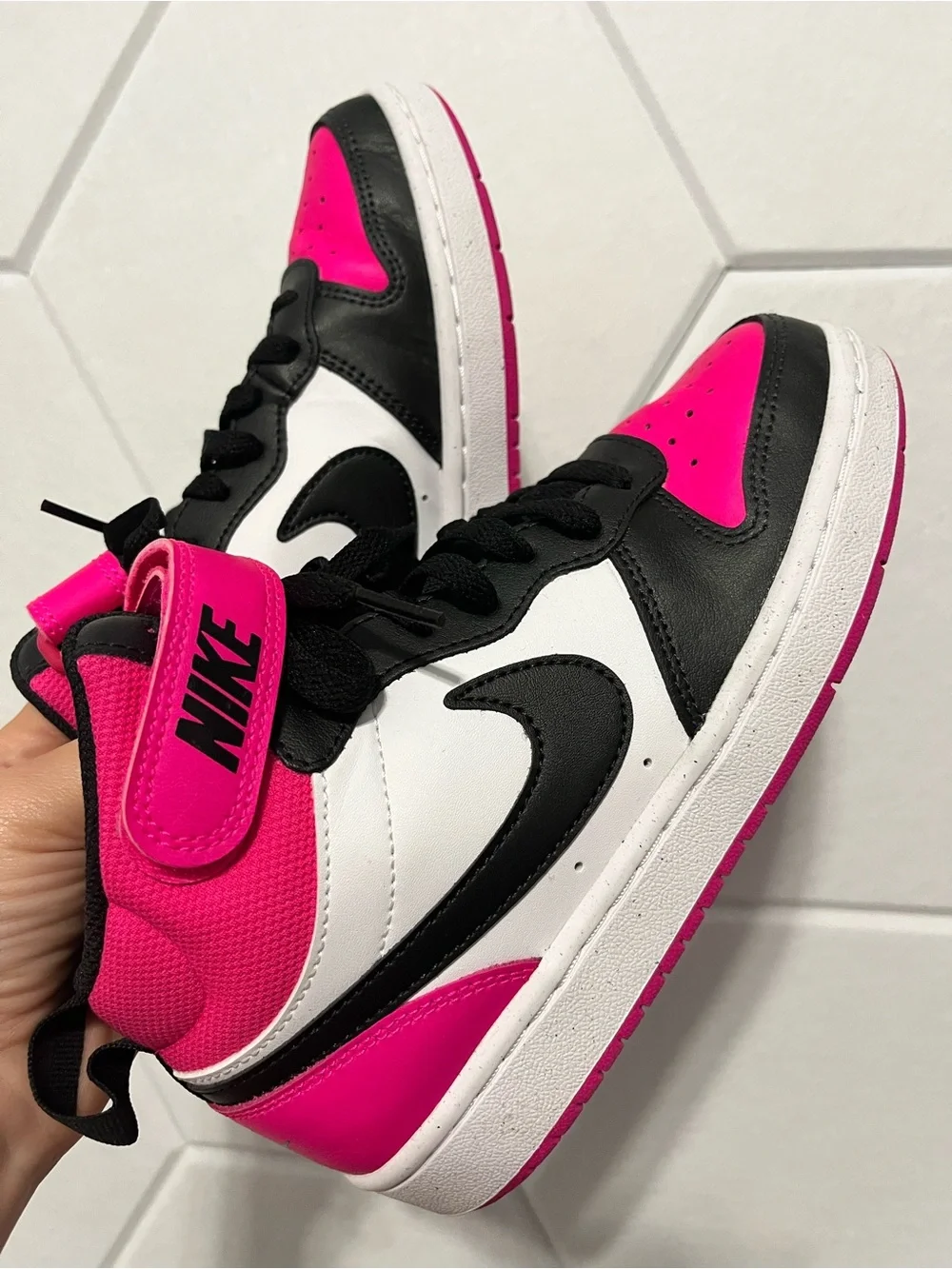 Nike Girls High-Top Sneakers in Pink/Black/White